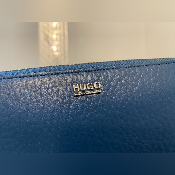 HUGO ziparound Pebbled Blue Wallet NWOT - Picture 3 of 7